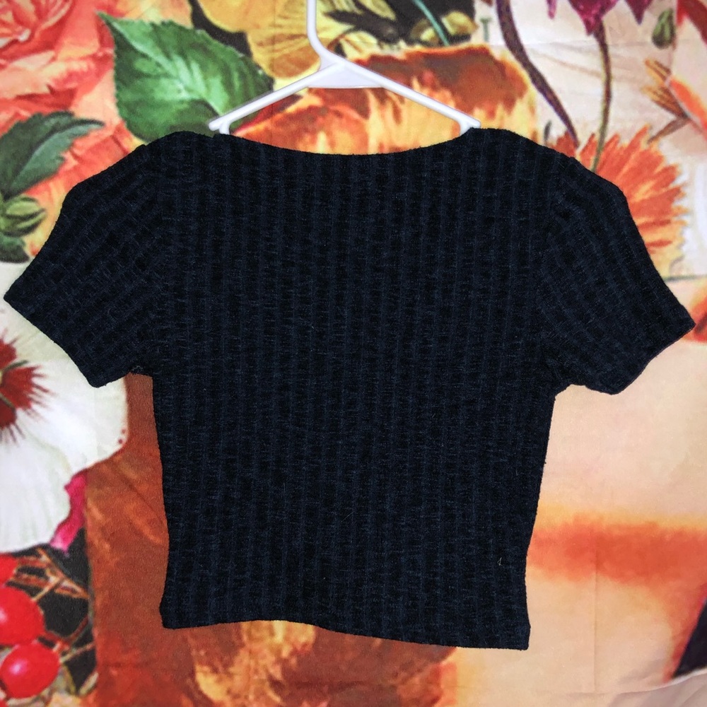 ⭐️F21 surplice crop top - Picture 4 of 5